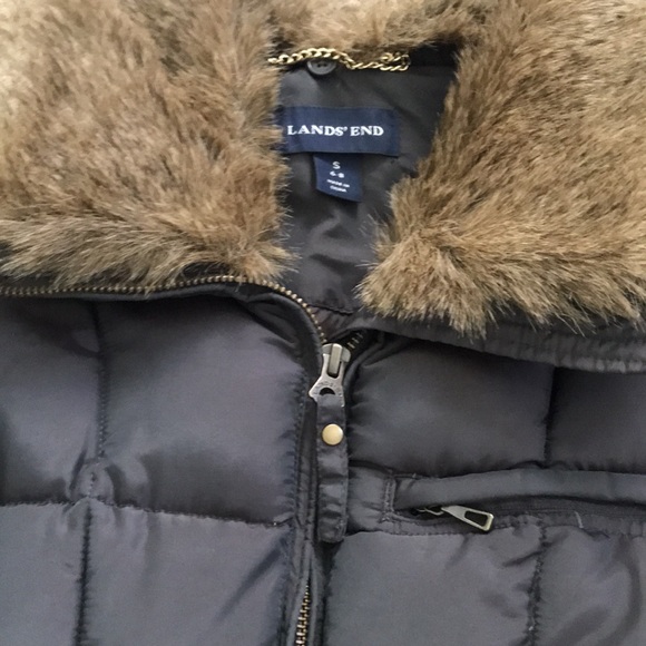 Land End down vest with removable faux fur collar. Mint condition ! - Picture 4 of 7